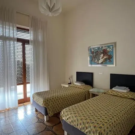 Molto Spazioso, Viale Buonarroti, Viareggio. Lägenhet *