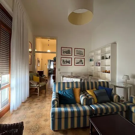 Lägenhet Molto Spazioso, Viale Buonarroti, Viareggio.